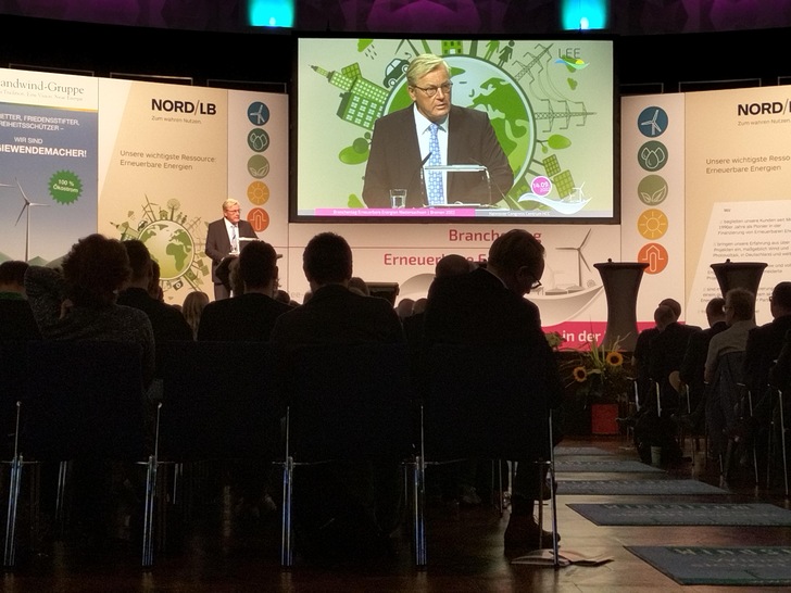 Niedersachsens Wirtschaftsminister Bernd Althusmann auf dem Erneuerbare-Energien-Branchentag in Hannover - © Tilman Weber
