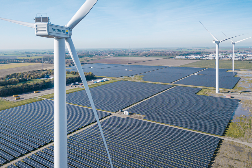 Das Hybridkraftwerk Haringvliet von Vattenfall in den Niederlanden.