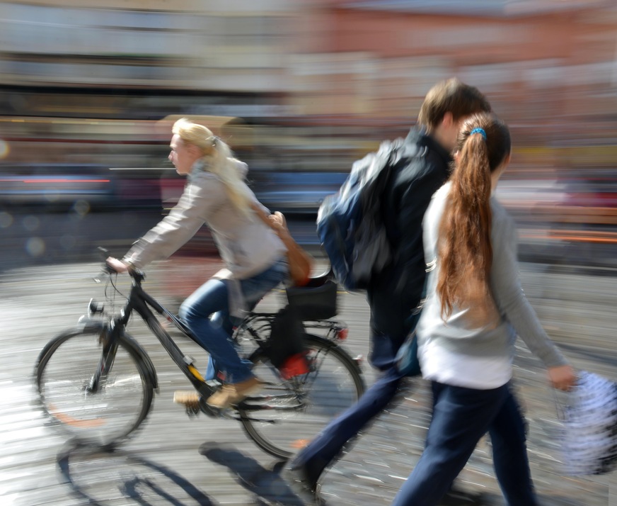 Ein gutes Angebot von Fuß- und Radwegen verbessert die Lebensqualität und das Klima in Innenstädten .