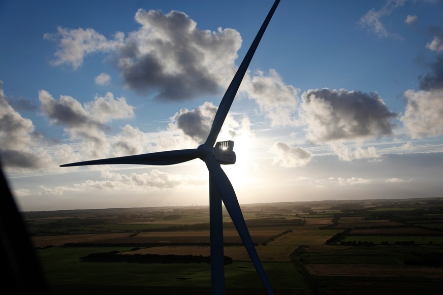 Je größer die Turbine, desto stärker wird ihre Struktur belastet, Überwachung lohnt sich da auch an Land. 