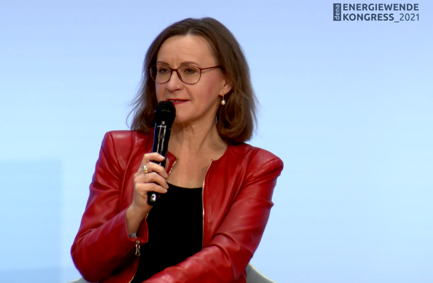 DB-Cargo-Chefin Nikutta verwies darauf, dass Güterverkehr in den vergangenen Jahren immer mehr auf Lkws verlagert wurde, weg von der CO2-freundlichen Schiene.&nbsp;