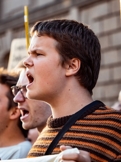 Luis von Randow, Sprecher von Fridays for Future, auf einer Demonstration.