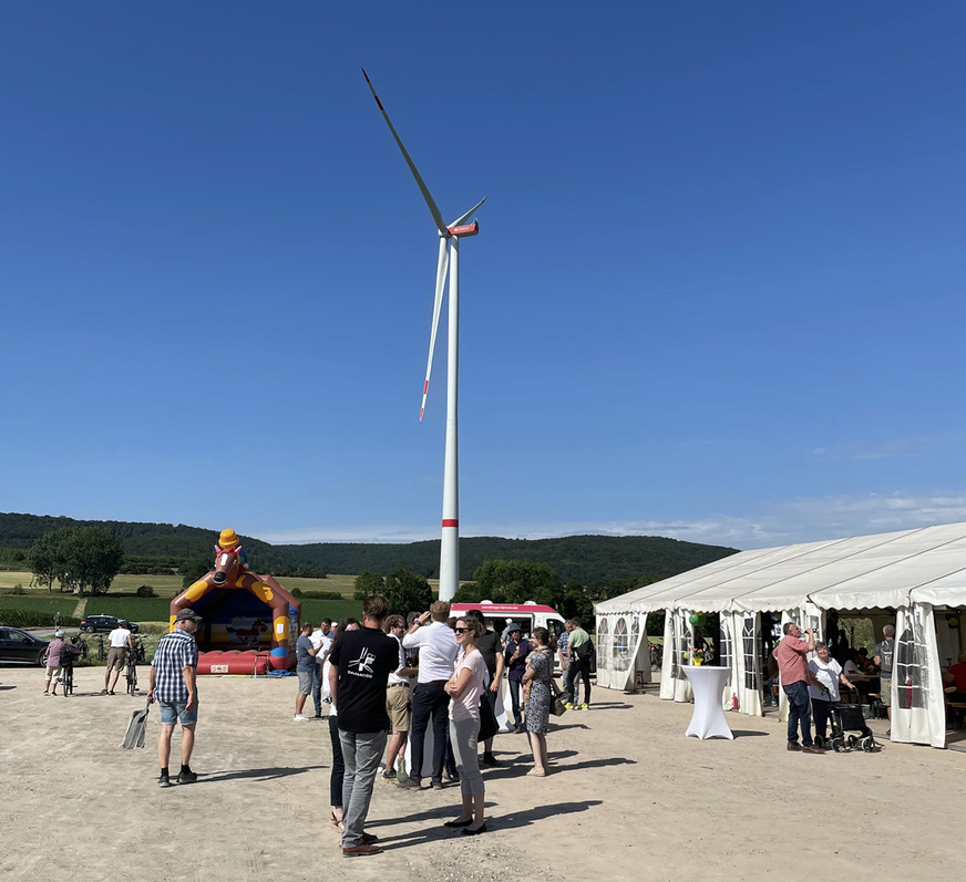 Windpark-Dahme: Feier zum Start der ersten zwei Nordex-Turbinen vom Typ N163/6.X in Deutschland. Diese beiden südlich des Höhen­zuges Deister leisten 5,7 Megawatt.