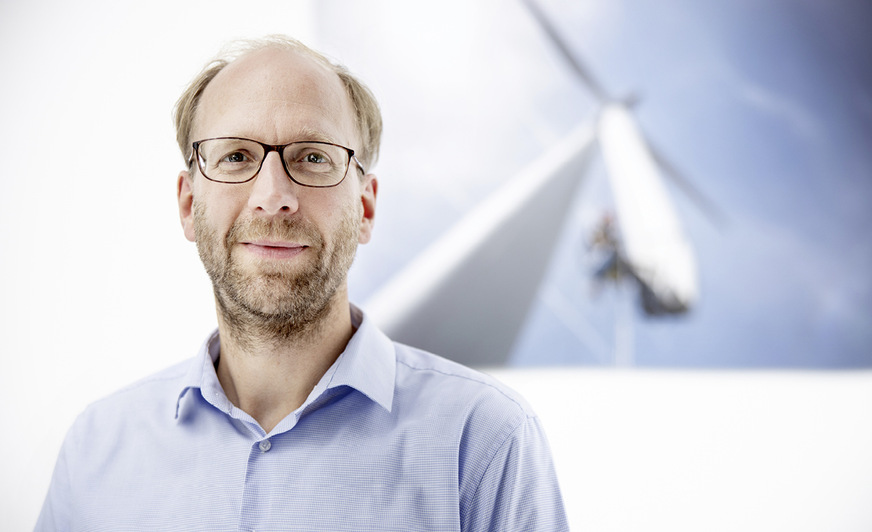 Jasper Salzwedel von Deutsche Windtechnik verweist auf Verzögerungen durch Materialengpässe und Behörden.
