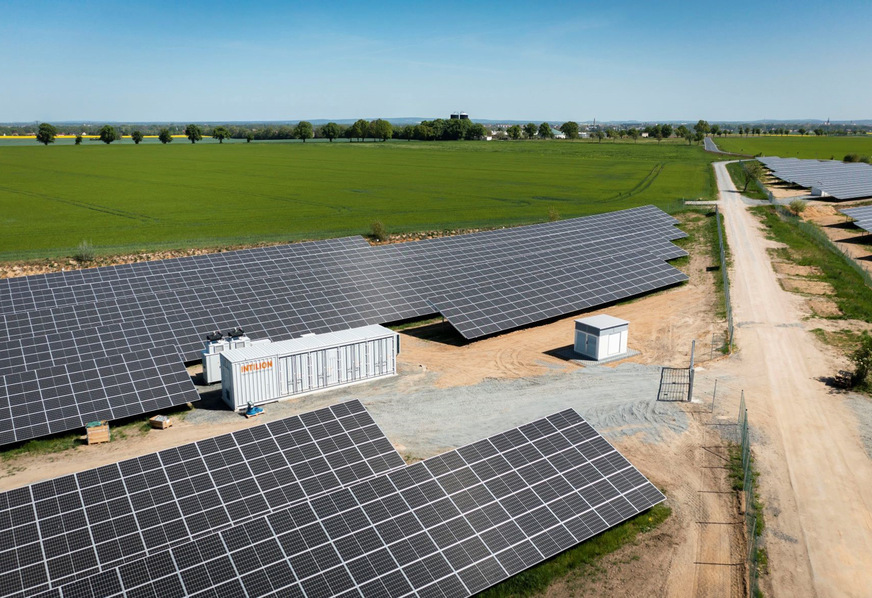 In Priesterwitz bei Dresden hat Intilion einen Speicher in einen Solarpark integriert. Auch dieses Projekt wird teilweise über ein PPA refinanziert.