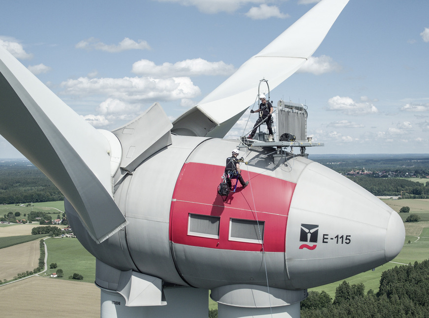 Neue Seiltechnik für das zeitgleiche Abseilen auch von zwei Mitarbeitern mitsamt Werkzeug