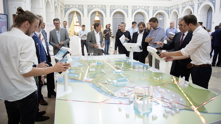 Eröffnung der NEW-4.0-Roadshow am 31. Mai 2018 in der Handelskammer in Hamburg. In der Mitte der verstorbene ehemalige Projektkoordinator Werner Beba