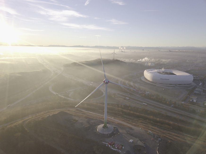 Turbine Freimann, zweite Windenergieanlage auf Münchner Stadtgebiet, errichtet 2020, vom Typ E-138 mit 3,5 Megawatt. Die Stadtwerke München setzen weiter auf Windkraft.