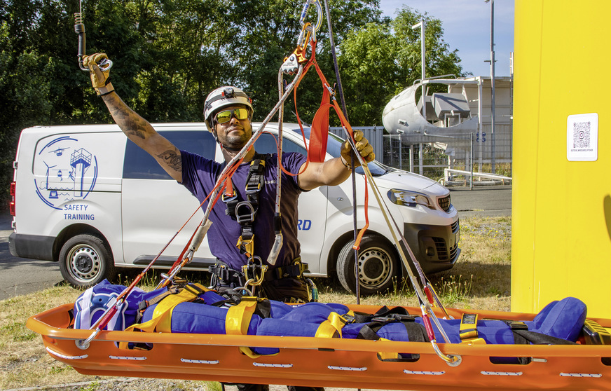 Eine oftmals für Laien verwirrende Vielzahl an Seilen, Gurten und Karabinerhaken gilt es, richtig einzusetzen, damit die Rettung gelingt.