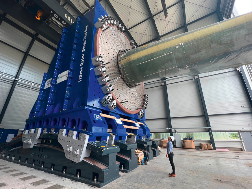Rotorblattprüfstand 115m+ des Fraunhofer Iwes in Bremerhaven