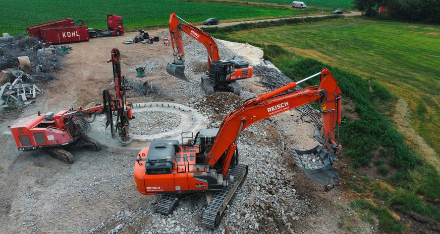 …&nbsp;Bohr- und Nachzerkleinerungsarbeiten am Fundament durch Reisch Sprengtechnik.