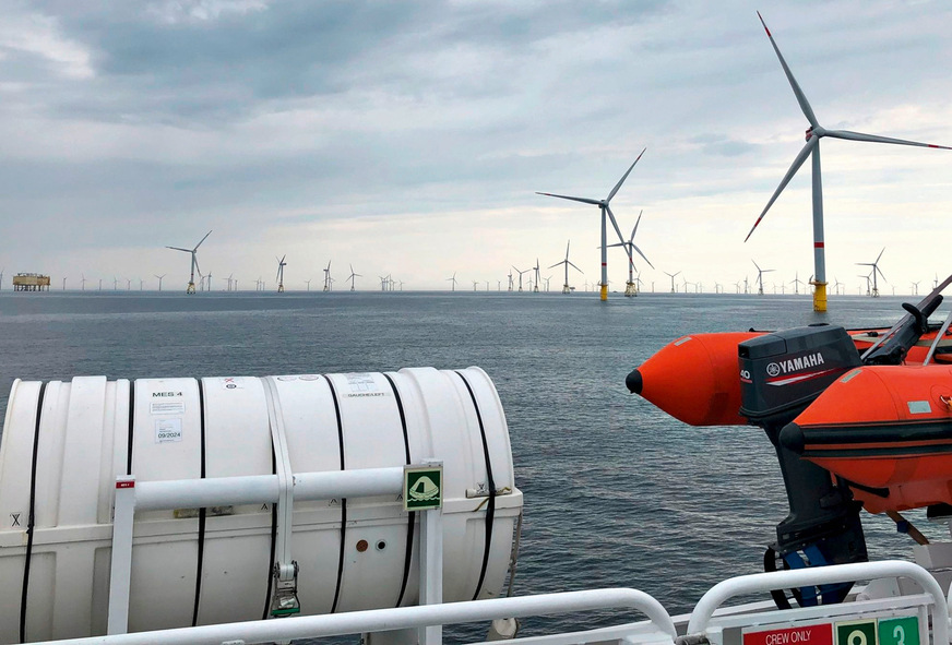 Windkraftfläche mit reichlich Durchzug oder verwirbelte Nachbarschaft im Windschatten eines dichten Turbinenforstes?