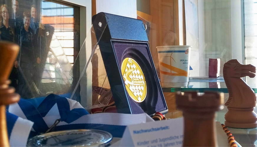 UKA-Insignien im Meissener Hauptsitz des Unternehmens