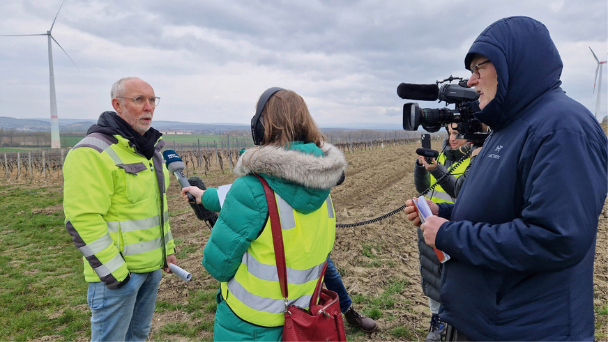 Interview mit dem Technischen Leiter Michael Schmitz für den 100-Megawatt-Windpark Gau-Bickelheim, der ab 2023 in drei Rückbau- und Neubauabschnitten entstand.