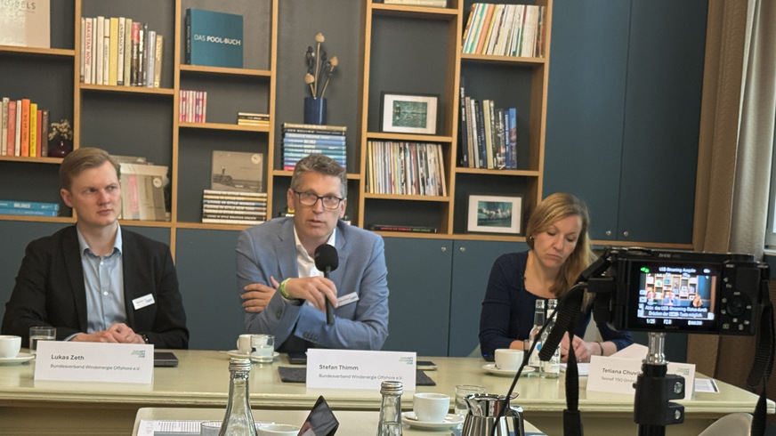 BWO-Sprecher Lukas Zeth, BWO-Geschäftsführer Stefan Thimm und Tennet Head Political Affairs & Community Tetiana&nbsp;Chuvilina bei einer Pressekonferenz zum Thema.