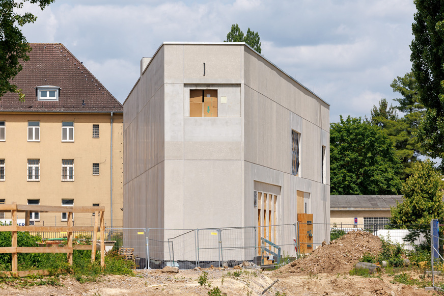 Ende 2024 stand der Rohbau. Im Laufe des Jahres 2026 wird die Energiezentrale vollständig ausgestattet und geht in Betrieb.