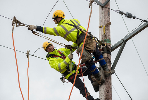 GORE-TEX PYRAD® Produkttechnologie schützt Arbeiter in elektrifizierten Industrien