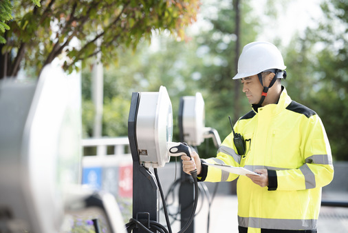 GORE-TEX PYRAD® Produkttechnologie schützt Arbeiter in elektrifizierten Industrien