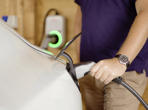 Mit der eigenen Ladelösung für Elektroautos reagiert Fronius auf die Anforderungen ­hinsichtlich der Sektorenkopplung im Gebäude.