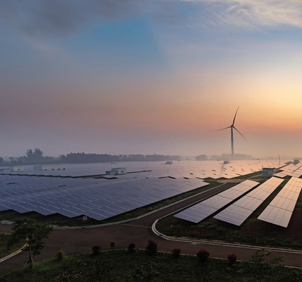 Wind und Solar können sich an einem gemeinsamen Netzanschluss ergänzen. - © Foto: 一飞 黄- stock.adobe.com
