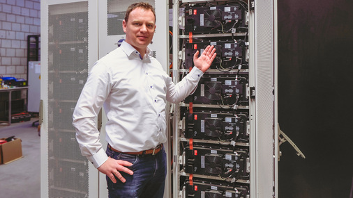 „Seit der Energiepreisentwicklung in diesem Jahr rechnen sich nunmehr auch Speicher in der Eigenverbrauchsoptimierung oder in Kombination mit Spotmarktpreisen, wie sie viele Industrieunternehmen ab Januar 2023 haben werden.“ Franz-Josef Feilmeier, Fenecon