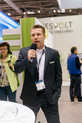 „Das Thema Gewerbespeicher wird aufgrund der steigenden Energiepreise auch für kleinere Handwerksbetriebe zunehmend interessanter.“ Christian Löffler, Tesvolt