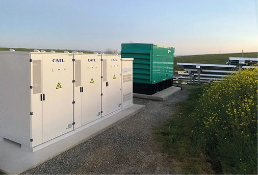 Socomec kombiniert seinen Gewerbespeicher mit Batteriezellen von Catl. Ein zertifiziertes Sicherheitssystem ist integriert.