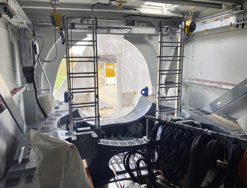 Containerausblick im Innern einer offenbar noch einzurichtenden Maschinenhausgondel