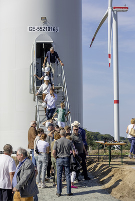 Bürgerfest für Kesdorf-Süsel. Der Repowering-Windpark von Denker & Wulf und WPD erhielt nach dem Abbau der Altturbinen zwölf GE 5.5-158. - © Foto: Denker & Wulf
