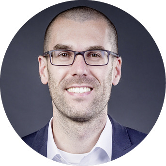 „Gerade in Deutschland und Europa gibt es viele Dinge, die Hausbesitzer und Gewerbetreibende beim Bau einer entsprechenden Anlage beachten müssen. Da können wir mit unserer Expertise, unseren Services und unseren Lösungen sehr gut unterstützen.“   Peter Bachmann,  Solarwatt