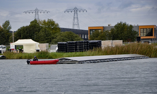 Für den Bau von schwimmenden Solar­anlagen wird es ein eigenes ­Auktionssegment geben. Darunter fallen auch Agri-PV und Solarparkplätze.