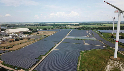 Grünstrompark Büttel, wo seit 2022 Sunnic Lighthouse angeblich erstmals bundesweit einen PV-Park über Baseload-PPA zur Grundlastdeckung nutzt