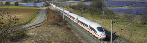 Kunde Deutsche Bahn: Der Verkehrskonzern kauft sich ­zunehmend durch langfristige ­Stromlieferverträge eine verlässliche Versorgung aus Wind-, Solar- und ­Wasserstrom ein.