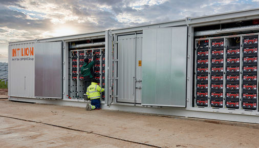 Planung, Entwicklung und Installation von Stromspeichern sind ein weiteres Tätigkeitsfeld in der Wertschöpfungskette der Photovoltaik, für die es ausgebildetes Personal braucht.