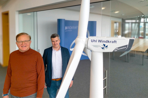Uhl-Windkraft-Geschäftsführer Franz Uhl vor dem Leiter der Projektierung Matthias Pavel