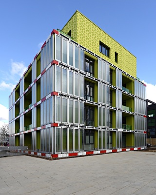 Mit dem BIQ-Haus in Hamburg wurde im Jahr 2013 bewiesen, dass das Fassaden- und Energiekonzept mit Photobioreaktoren funktioniert. 