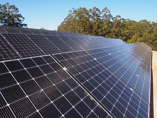 <p><strong>Die Solaranlage versorgt die Avocadofarm komplett mit Strom.</strong></p><p>OLYMPUS DIGITAL CAMERA</p> - © Foto: Unlimited Energy Australia