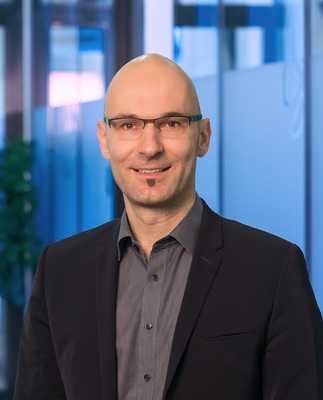 Hartmut Brösamle. Projektentwicklung onshore national, WPD: "In den kommenden Jahren liegt der Schwerpunkt der Realisierungen in Windparks in Frankreich, Spanien, Skandinavien, Taiwan und Chile. Aber wir glauben nach wie vor an den deutschen Markt und sind uns sicher, dass dieser sich dem weltweiten Trend nicht verschließen wird und zurückkommt. Anders kann Deutschland seine Klimaschutzziele nicht erreichen. Von daher verstärken wir auch unsere Aktivitäten in Deutschland." 