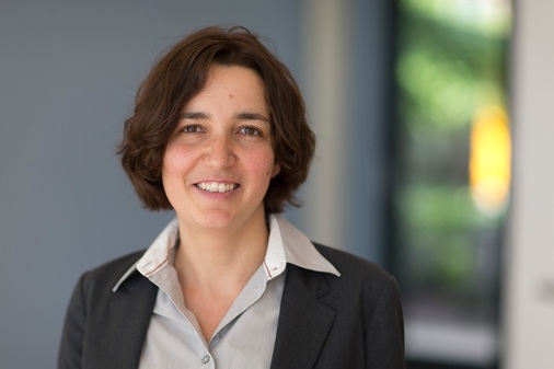 <p><strong>Catrin Jung-Draschil, Head of Market Development Offshore Vattenfall: &quot;Aufgrund unserer Erfahrungen aus Offshore-Ausschreibungen müssen wir uns für eine eventuelle Sonderausschreibung in Deutschland nicht warmlaufen. Wir sind in unseren internen Prozess</strong></p><p>soweit, zeitnah wettbewerbsfähige Angebote abzugeben. Zur Ausschreibung um Hollandse Kust 1&amp;2 in den Niederlanden denken wir, dass wir die Wirtschaftlichkeit des Projekts bestätigen [und] weitere Null-Cent-Gebote abgeben können, so der Rahmen stimmt.&quot; </p> - © Foto: AndreasFriese