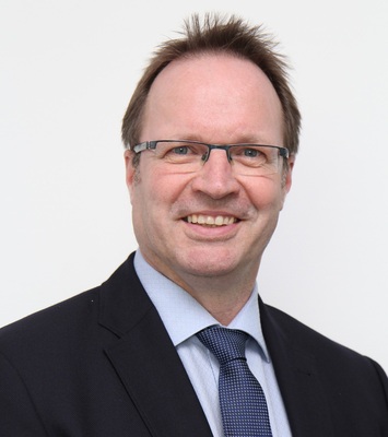 Stefan Lütkemeyer referiert auf den Windenergietagen.