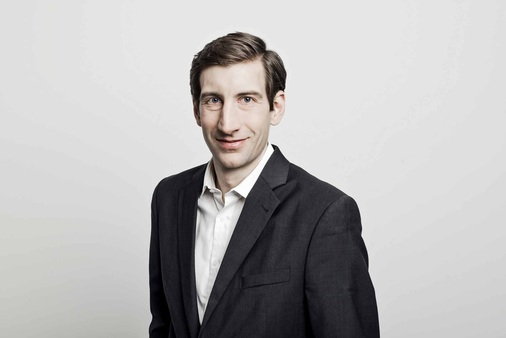 Nicolai Herrmann, Berater, Enervis Energy Advisors: "In einem funktionierenden Wettbewerb kommen die effizientesten Standorte und Technologien zum Zuge. Dies muss das primäre Ziel eines Ausschreibungssystems sein. Zweitens muss es klar, verlässlichund ohne „Hintertüren“ sein. Nur so können die Akteure beispielsweise auf Basis von Marktmodellen eine belastbare Planung vornehmen. Erst dann ist eine Strategie möglich, die nicht schon nach der nächsten Ausschreibungsrunde oder EEG-Novelle obsol