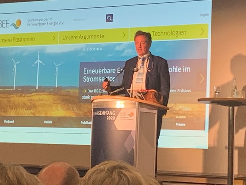 Hirschhausen: BEE? Ich dachte, das ist ein Insekten- oder Bienenverein. 