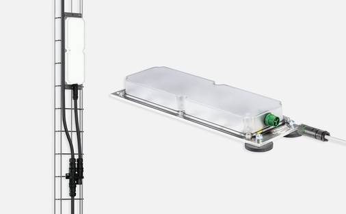 Podis® LED - In Stahlrohrtürmen können Leuchten mit Magneten direkt an der Turmwand oder mit Schnellmontageplatten am Gitterkabelkanal werkzeuglos befestigt werden.
