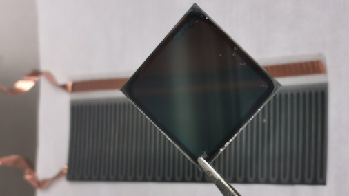 Der belgische Perowskit-CIGS-HybridUnten CIGS und darüber Perowskit: Mit dem neuen Tandem haben die belgischen Forscher einen Wirkungsgrad von 25 Prozent erreicht.