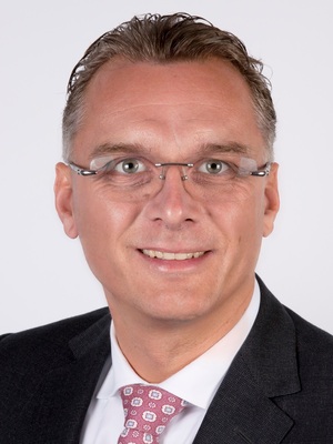 Stefan Sewckow, Geschäftsführer der MVV Trading GmbH: "Die MVV Gruppe bietet den Eigentümern von Windkraftanlagen, die aus der EEG-Förderung laufen, die ganze Bandbreite von Optionen an – von Verkauf oder Rückbau über Repowering bis zum Weiterbetrauf neuer Vermarktungsbasis. Die Vergütung erfolgt am Börsenpreis indiziert oder über Garantiepreis, ergänzt um eine Beteiligung an Mehrerlösen. Zugleich betrachten Fachleute von uns die Kostenseite und optimieren bestehende Verträge rund um die WEA