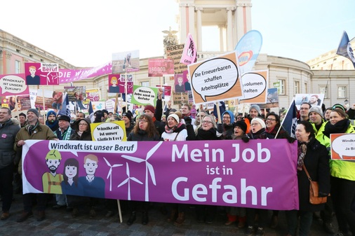 <p>9.400 Arbeitsplätze garantiert die Windenergie aktuell in Brandenburg, direkt oder indirekt. Die Windbranche sieht die Jobs durch das geplante Gesetz zu den Regionalplänen in Gefahr.</p> - © Foto: Marcus Franken Agentur Ahnen&amp;amp;Enkel