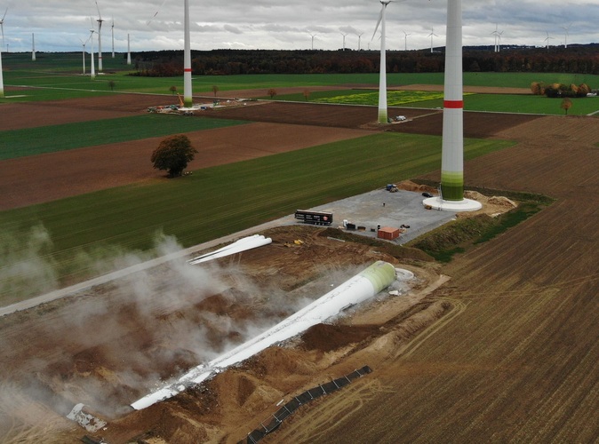 … alter Windenergieanlagen durch ein spezialisiertes Rückbau- und Entsorgungsunternehmen - © Foto: Wörmann-Team