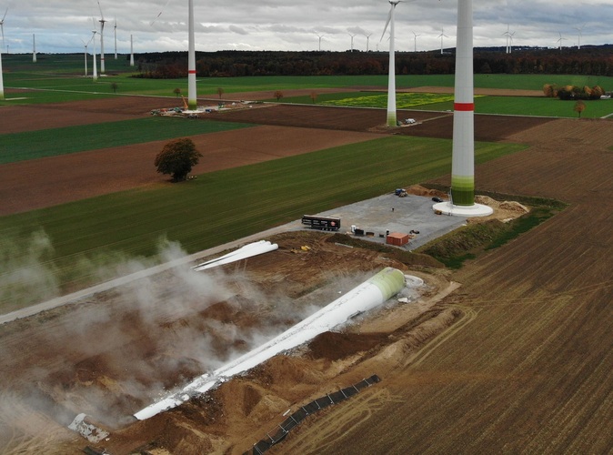 … alter Windenergieanlagen durch ein spezialisiertes Rückbau- und Entsorgungsunternehmen - © Foto: Wörmann-Team … alter Windenergieanlagen durch ein spezialisiertes Rückbau- und Entsorgungsunternehmen - © Foto: Wörmann-Team