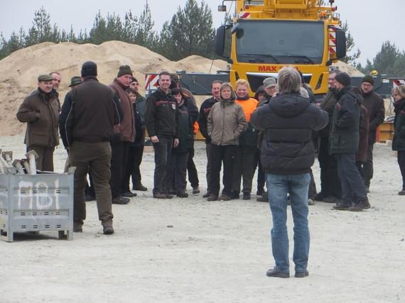 Oberförstereien des Landesbetriebes Forst Brandenburg | Vertreter der Oberförstereien des Landesbetriebes Forst Brandenburg auf der Baustelle des Windparks Chransdorf. - © Bild: Landesbetrieb Forst Brandenburg