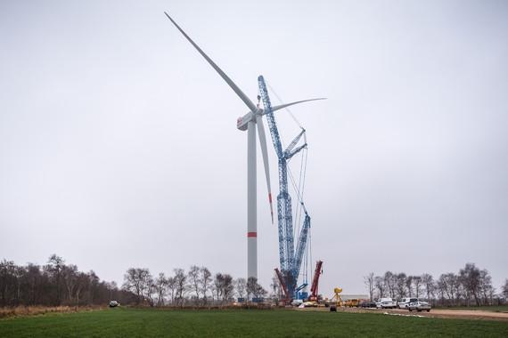 Prototyp 6.2M152 Senvion | 2014: Prototyp der Offshore Windkraft-Anlage 6.2M152 von Senvion bei ihrer Errichtung in Neuenwalde, 20 Kilometer nördlich von Bremerhaven.